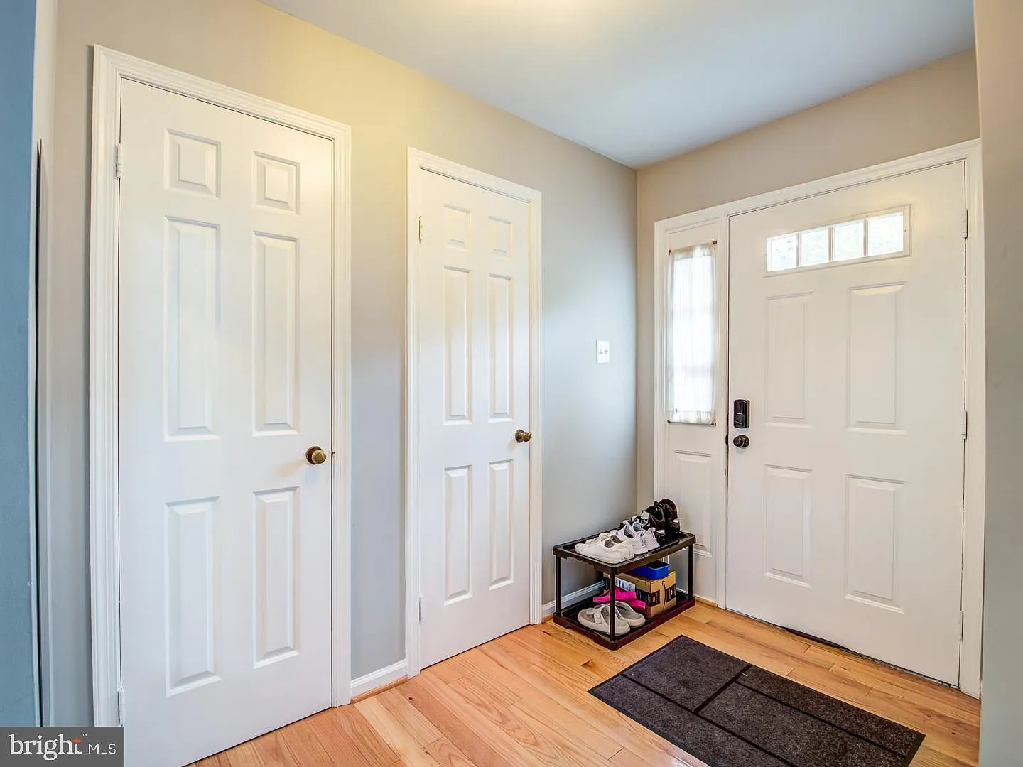 3 bed, 3.5 bath, 2400 sqft, $3,600 — Photo 3