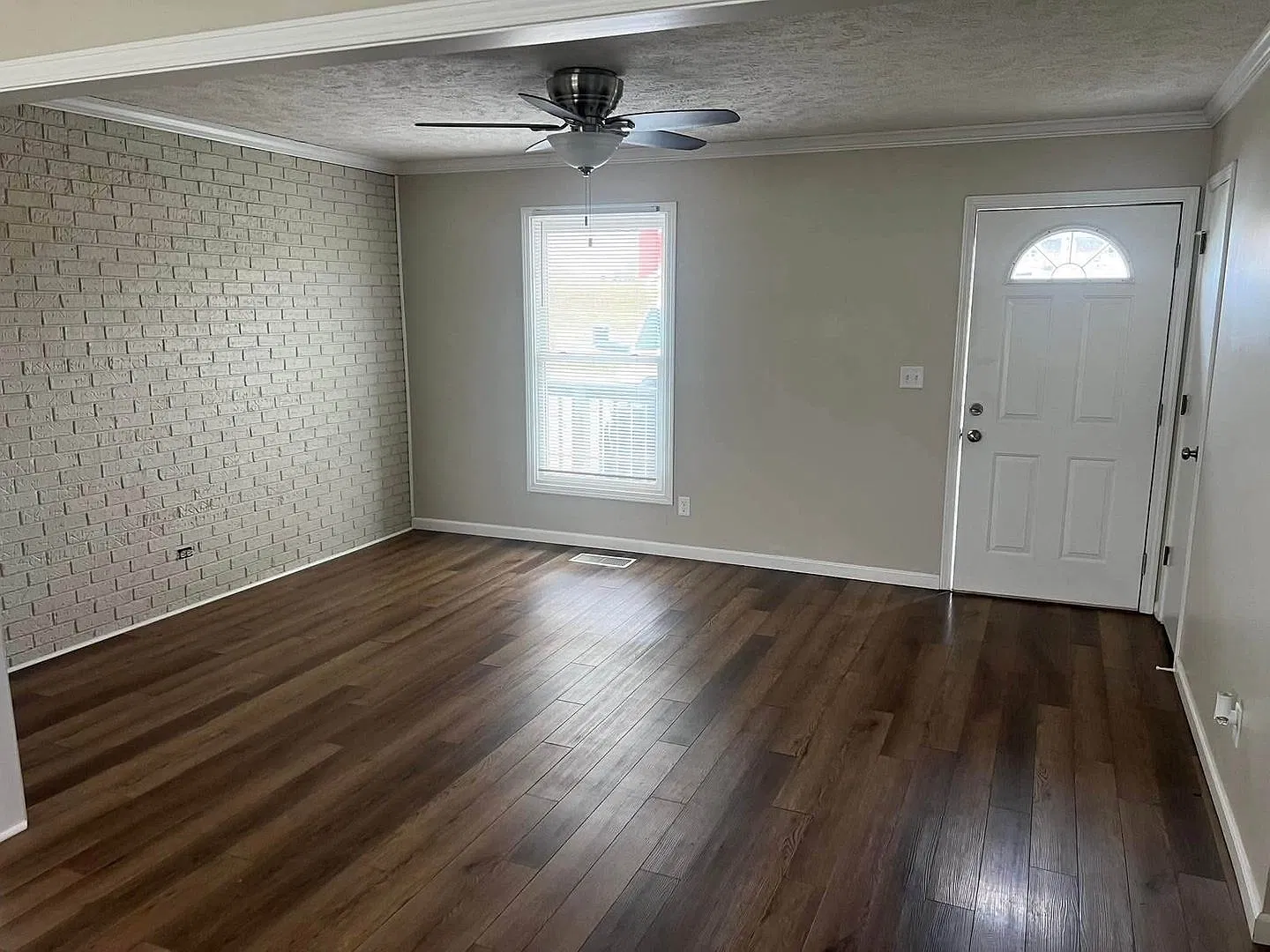 3 Bed 1.5 Bath! — Photo 3