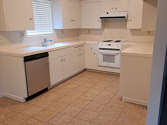 2nd image of 6306 Stockdale Hwy #2