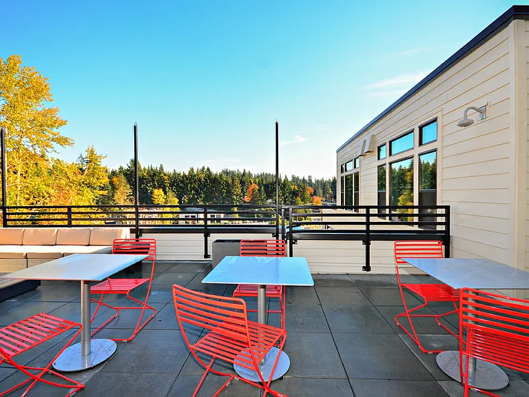 Emerald Crest Apartments — Photo 16