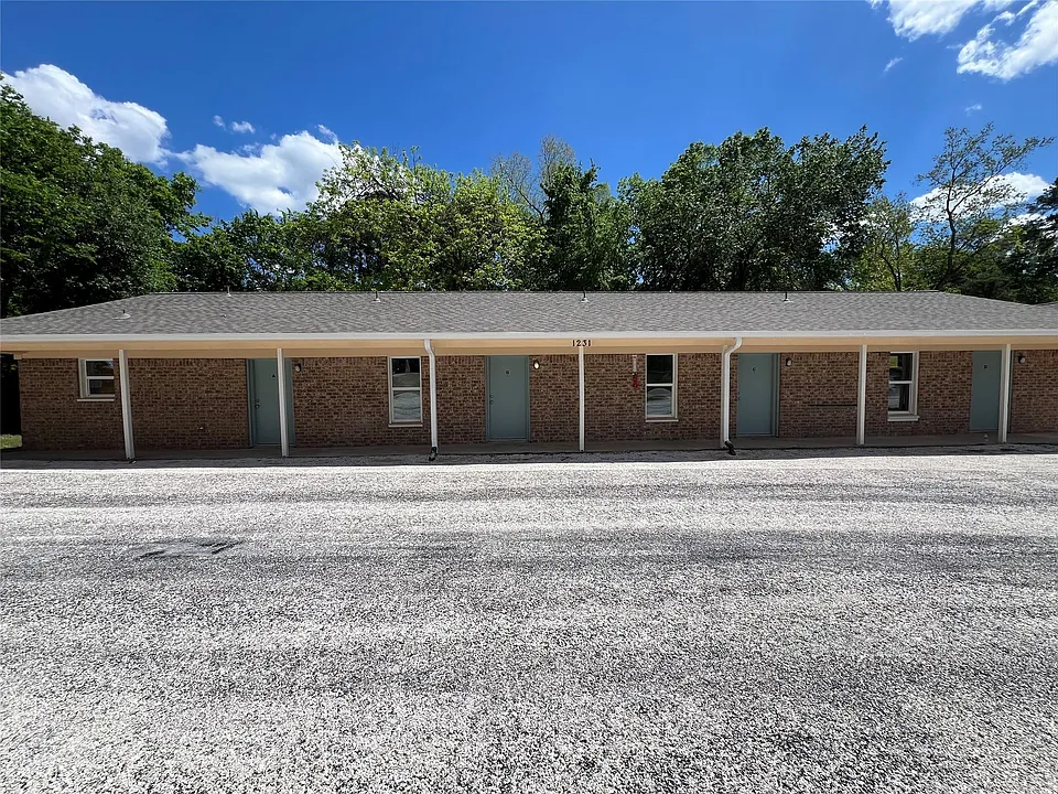 1231 Sycamore Ave #D