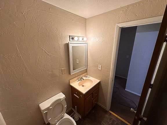 5th image of 200 North St APT 103
