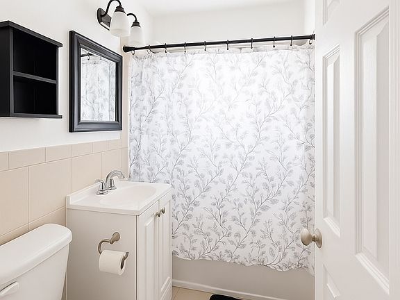 5th image of 2220 NE 173rd St #2222