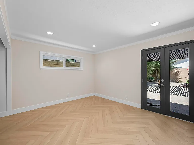 9433 Geranium Cir — Photo 21