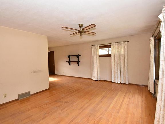 3rd image of 1024 Glencrest Ct