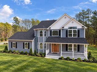 2 Mini Ct, Manorville, NY 11949