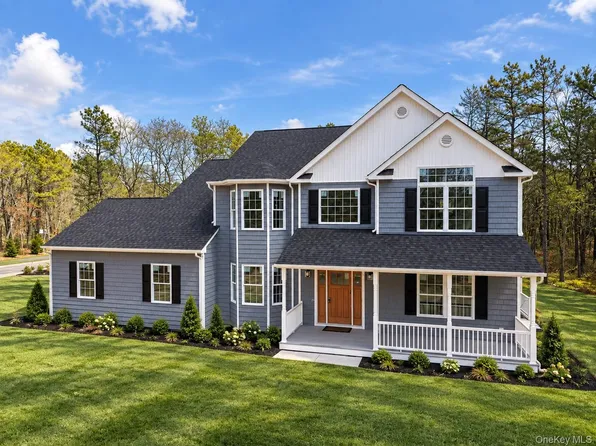 2 Mini Court, Manorville, NY 11949