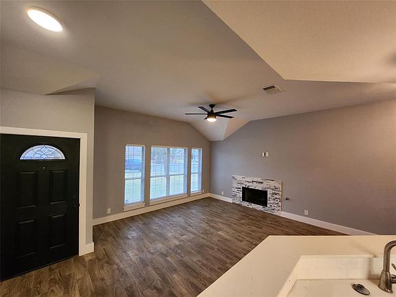 3rd image of 201 Quail Cir