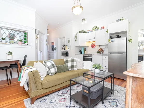 1120 Richardson St #102, Victoria, BC V8V 3C8