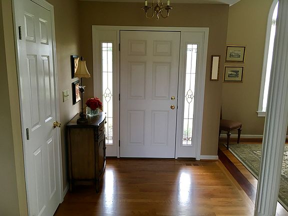 Front Entry - Interior 