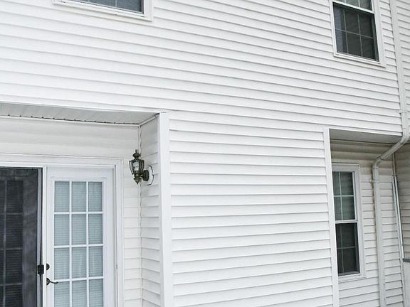 3rd image of 12 Hunting Horn Cir