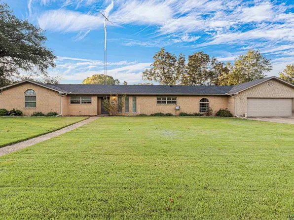 913 Elizabeth St, Gilmer, TX 75644