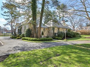 12 Searles Rd, Darien, CT 06820