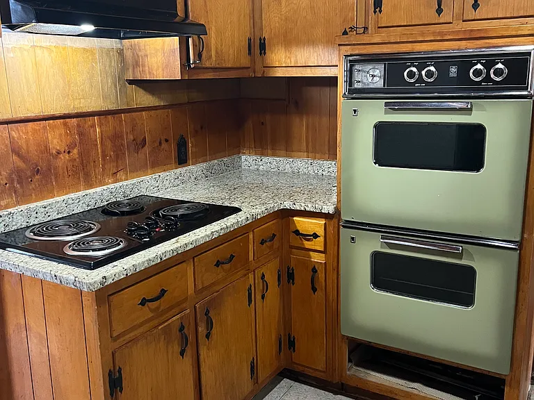 1832 Netherwood Ave — Photo 12