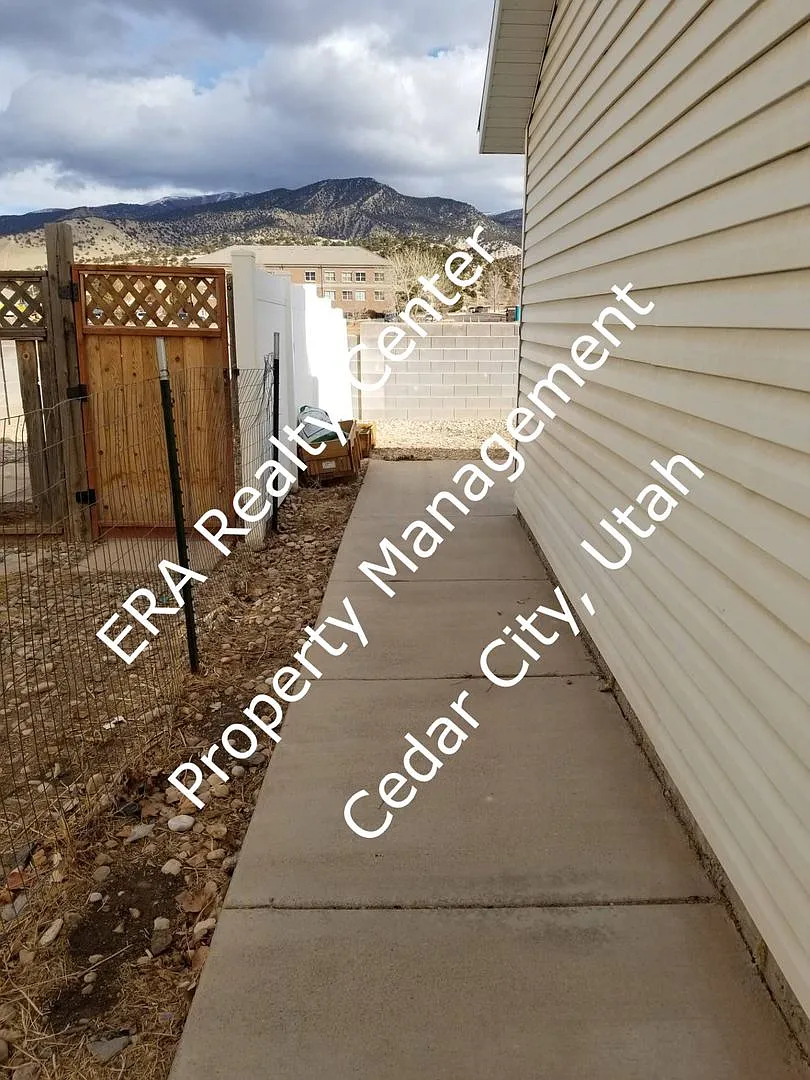 3 Bedroom, 2 Bathroom Twin Home — Photo 2