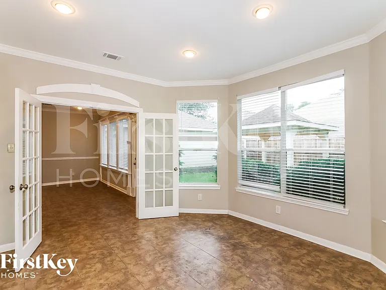 902 Rock Springs Dr — Photo 11