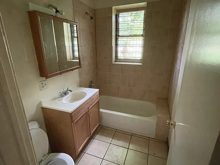 7931 S Manistee Ave #G — Photo 8
