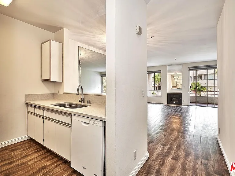500 S Berendo St #101 — Photo 7