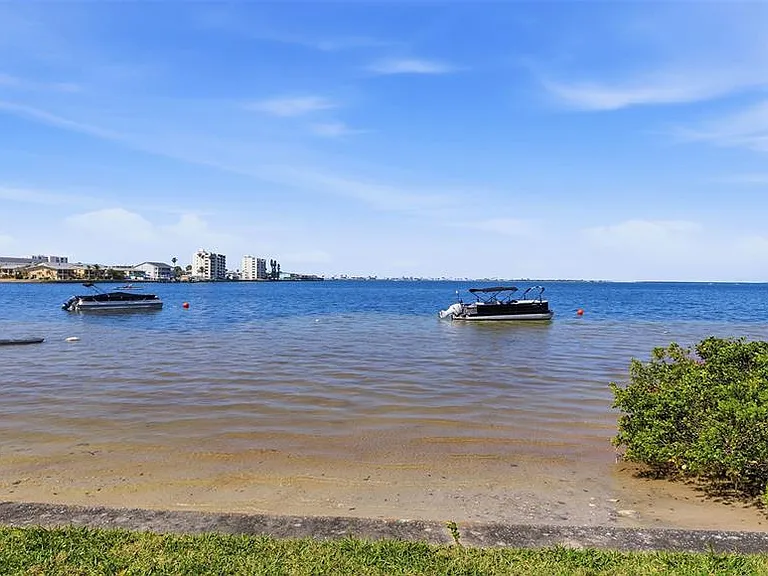 2700 Bayshore Blvd #1307 — Photo 32