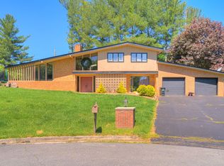 1225 Collins Dr, Pulaski, VA 24301