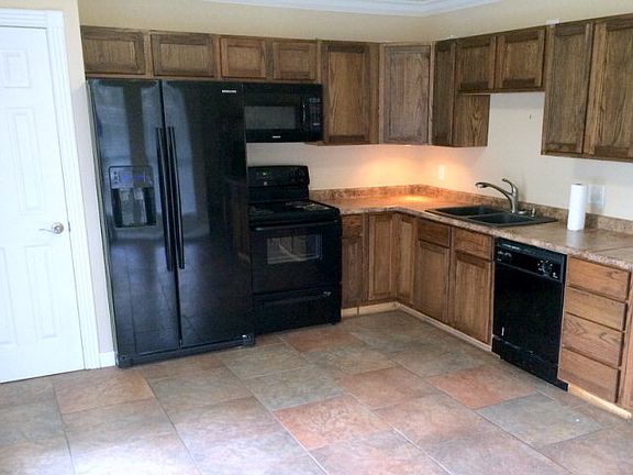 3rd image of 413 Kingwood Dr