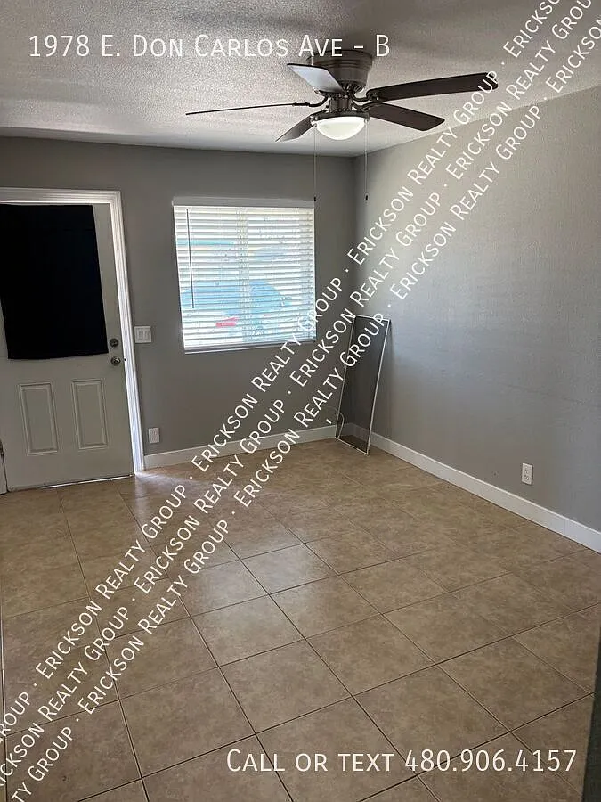 updated 2 bedroom Tempe apartment / 1st month Free move in special — Photo 4