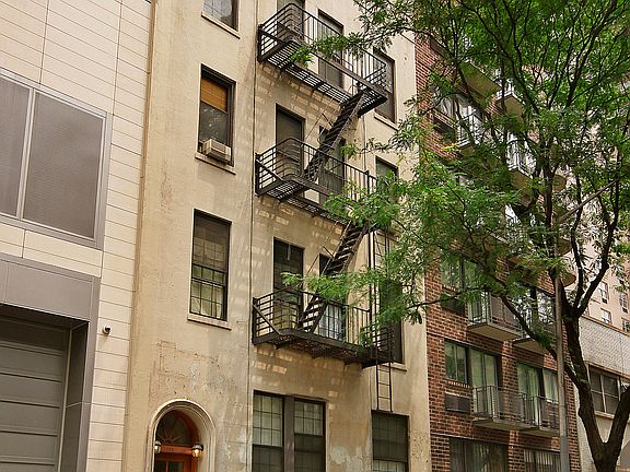 3rd image of 155 E 85th St APT 24