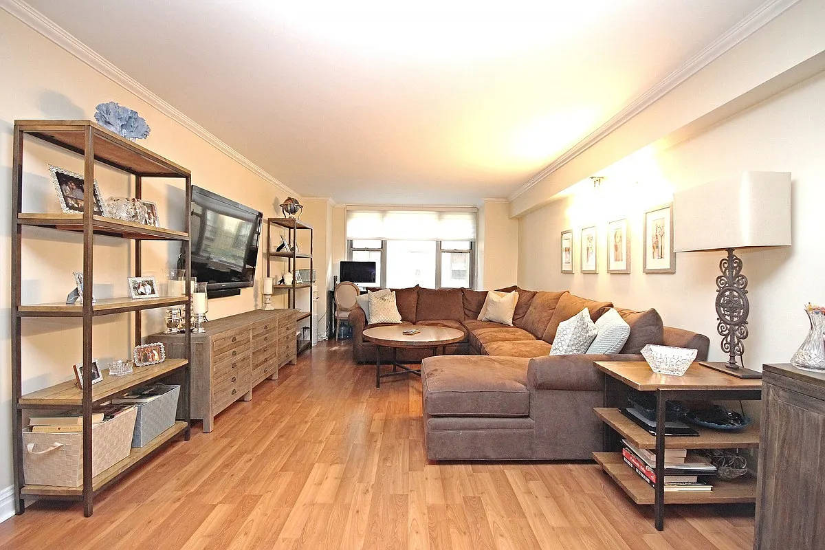 444 E 86th St APT 3E photo 1