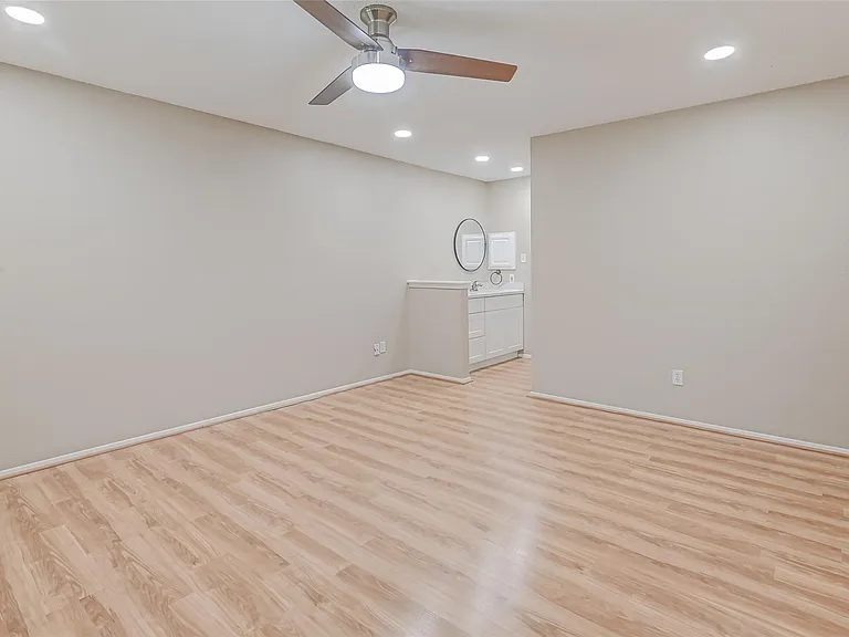 2302 Brook View Ln — Photo 31