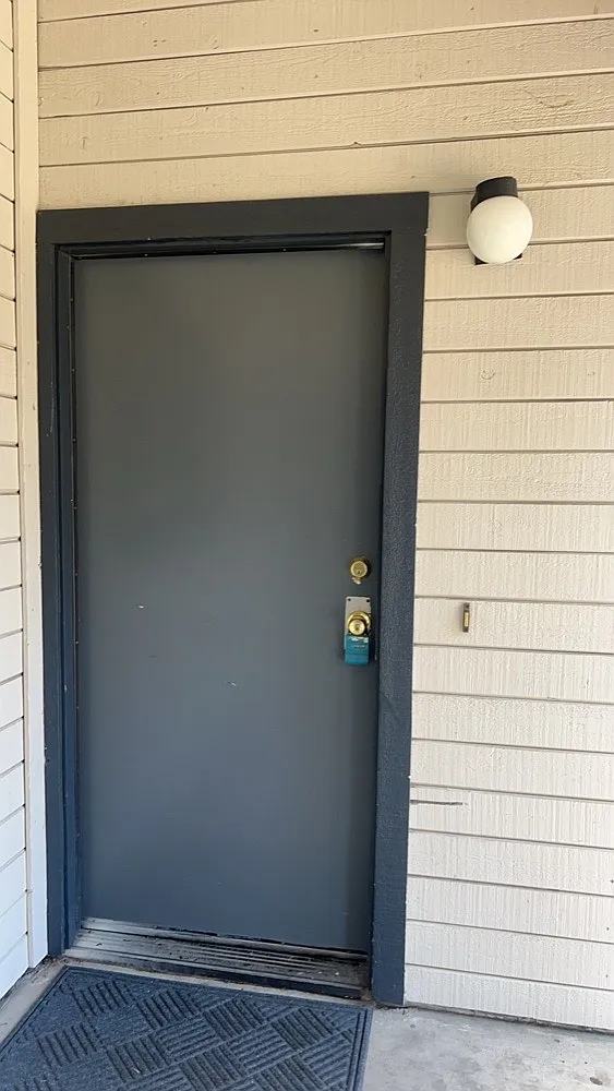 2 bed, 1025 sqft, $2,400 — Photo 2