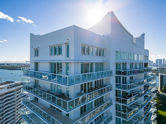 5th image of 10 Venetian Way #2504