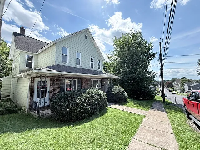 216 N Everett Ave