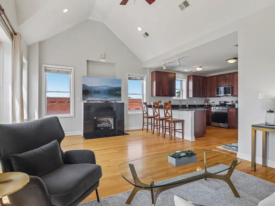 1015 S Western Ave #4