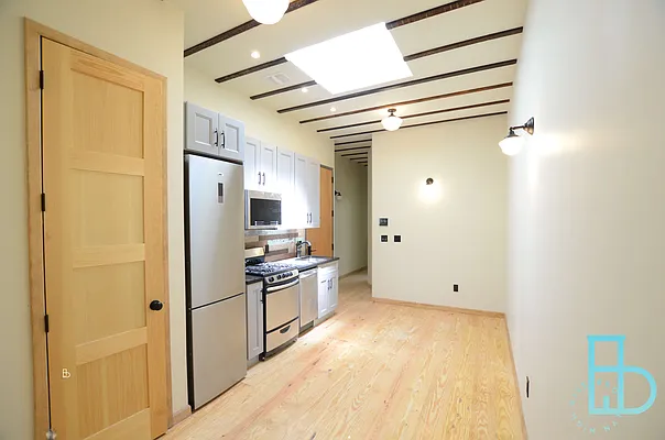 Rented by Miron Realty Group | media 70