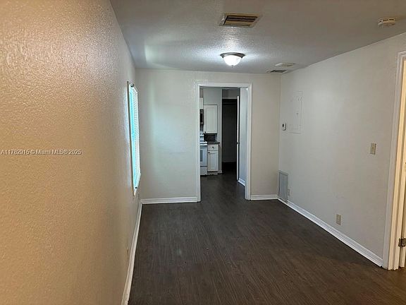 2nd image of 1019 21st St #1013