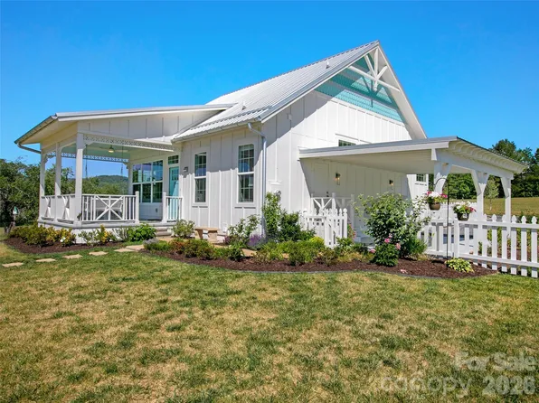 150 Brilliant Sky Rd, Penrose, NC 28766