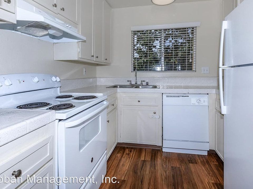 1st image of 1029 N Mollison Ave #9