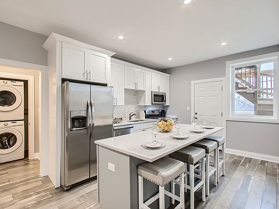 4th image of 615 Harlem Ave #2