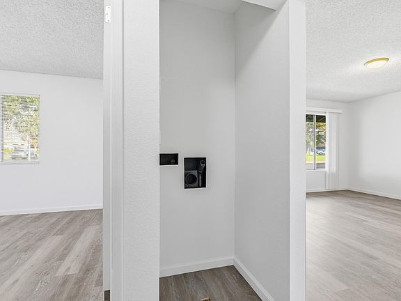 5th image of 1800 Rockford Ave #1