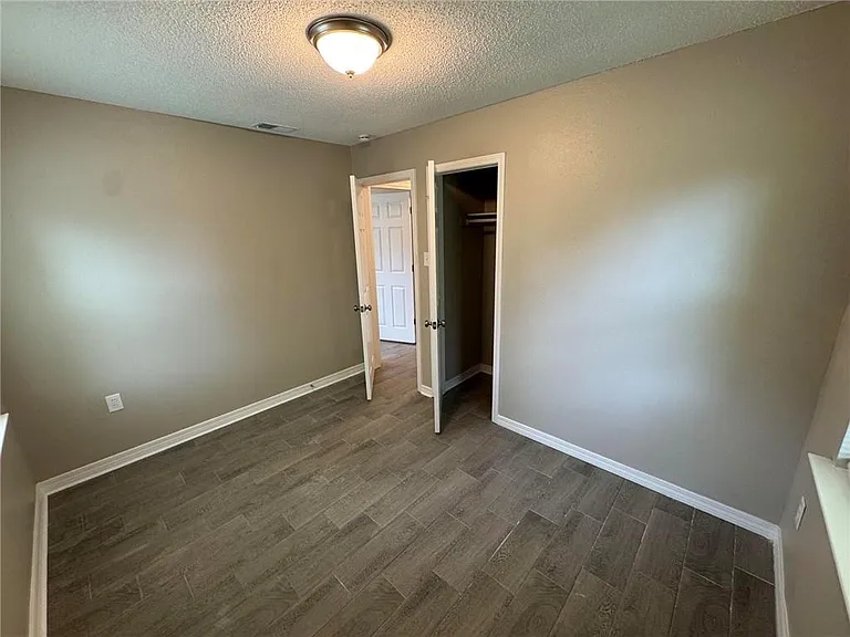 2120 Baker Rd — Photo 18
