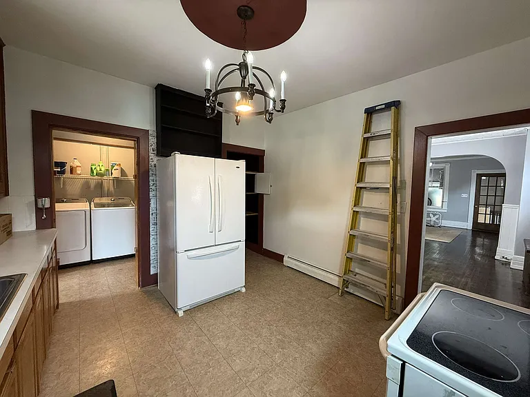 1507 Moore St — Photo 5