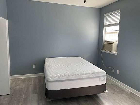 4th image of 5832 Clara St