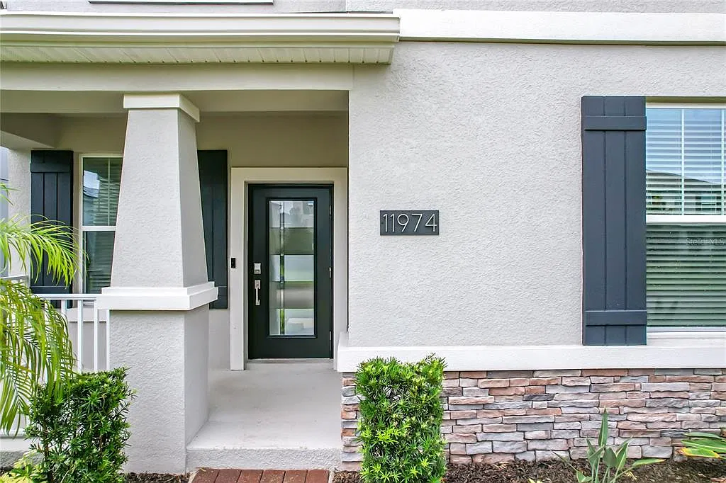 5 bed, 3.0 bath, 2638 sqft, $3,200 — Photo 4
