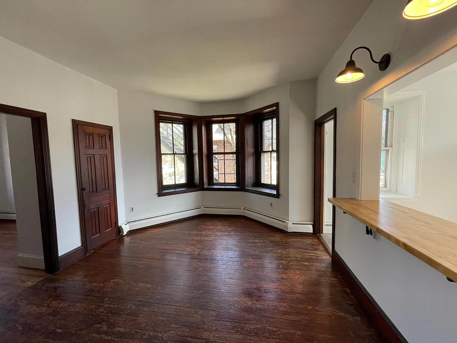 202 Bridge St — Photo 2