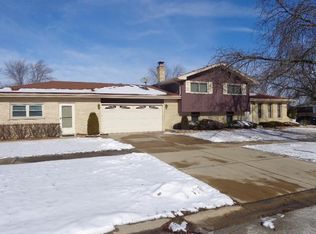 15648 Terrace Dr, Oak Forest, IL