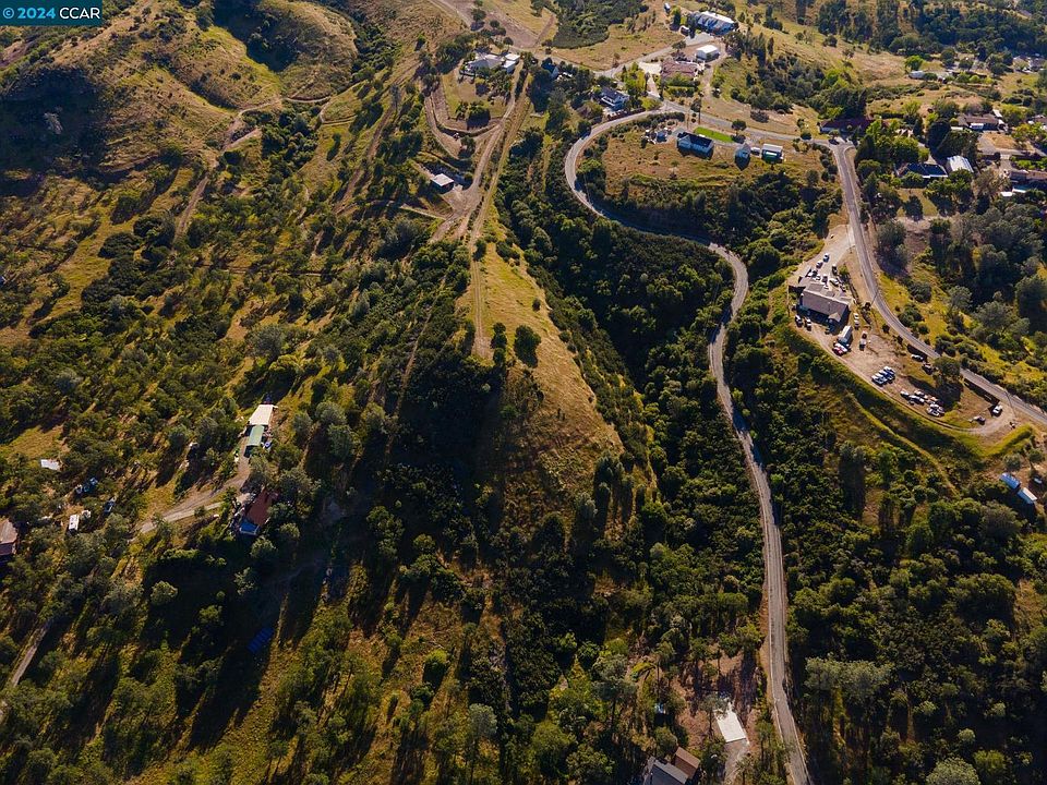 1st image of 3290 Leckie Rd