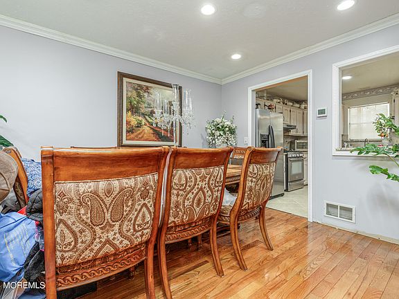 5th image of 590 Davids Court