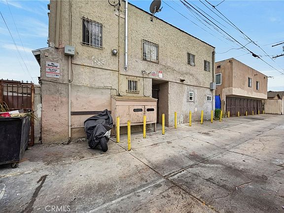 5th image of 1085 Lewis Ave