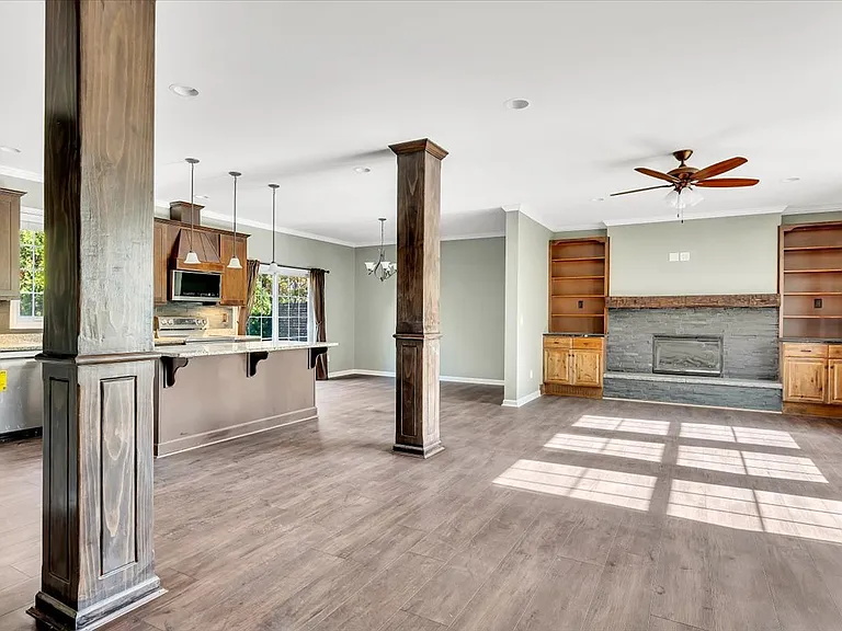 201 Maple Avenue Ext — Photo 4