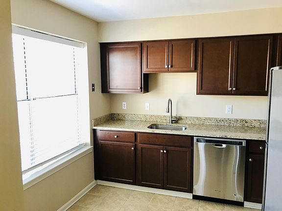 5th image of 600 Shoreham Ct APT 103